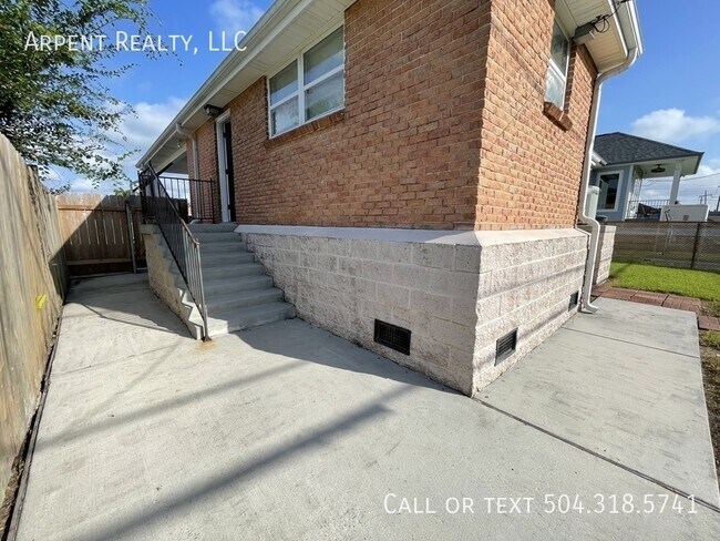 Building Photo - 1013 Cougar Dr