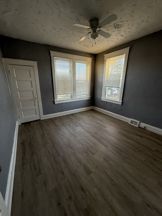 Building Photo - 501 Lyndhurst St