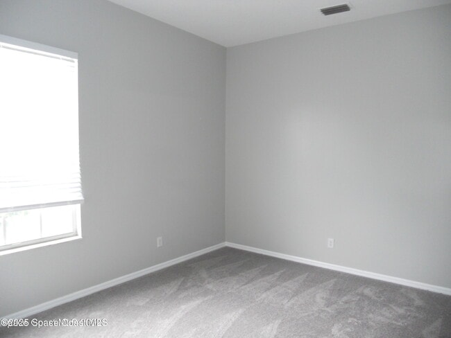 Building Photo - 432 Lake Victoria Cir