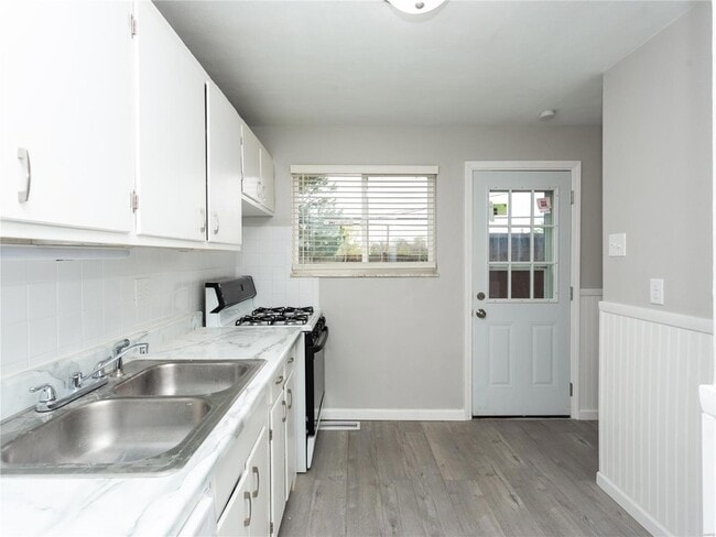 Building Photo - 3860 Brittany Cir