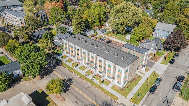 Building Photo - 901 Fulton St W