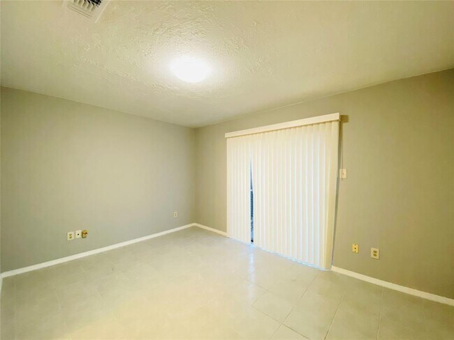 Building Photo - 5104 Beaverhill Dr