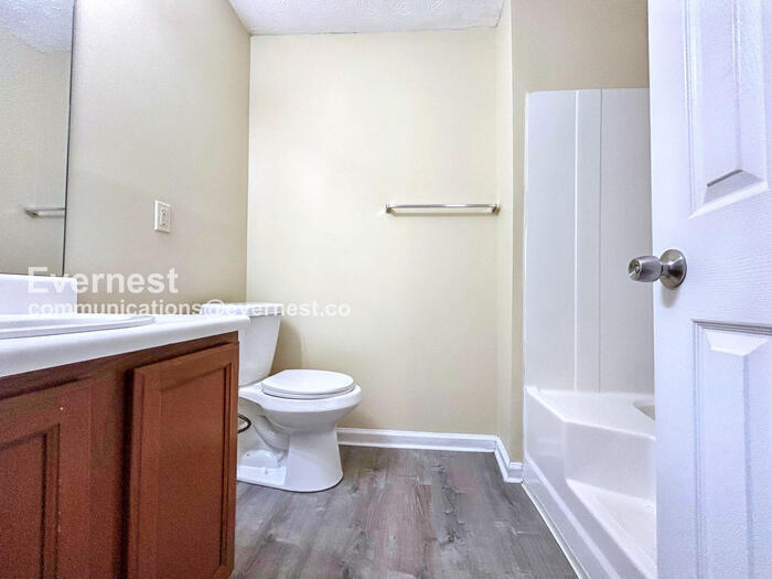 Building Photo - 9151 Clubhouse Dr