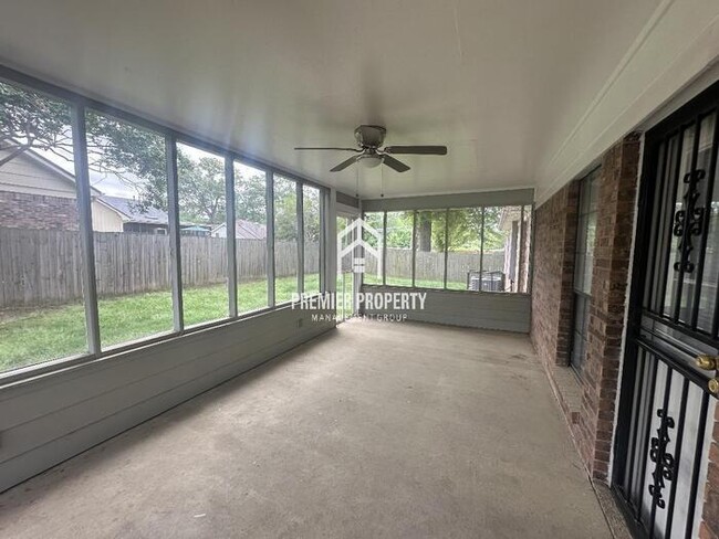 Building Photo - 2322 Bartlett Oaks Dr