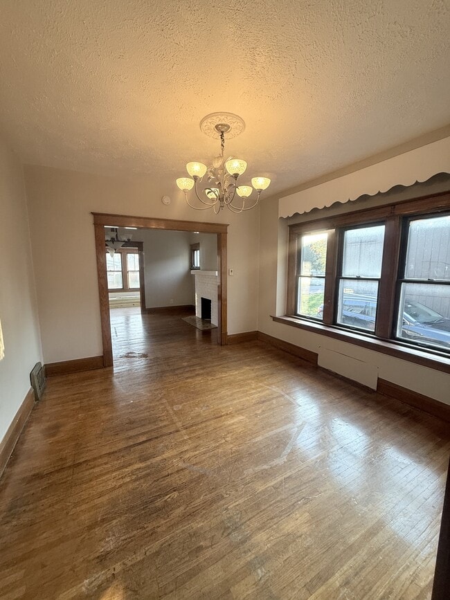 Building Photo - 2216 Weston Ave