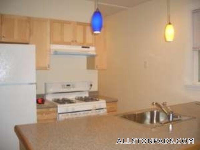 Building Photo - 86 Easton St