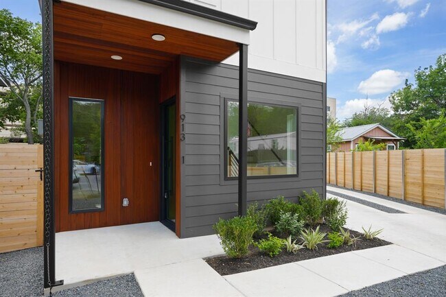 Building Photo - 913 Capitol Ct