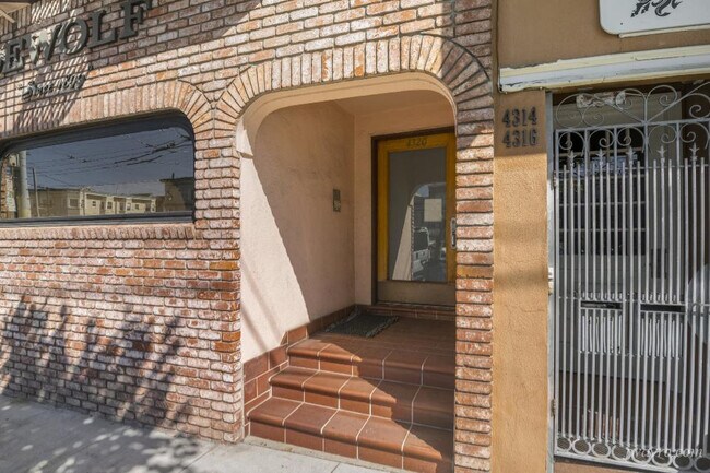 Building Photo - 4320 California St