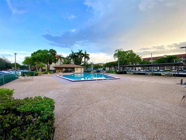 Building Photo - 1000 SW 128th Terrace