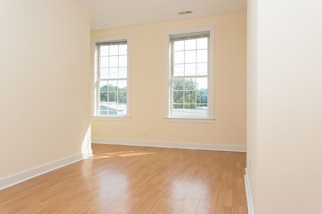 Building Photo - 1311 W Leigh St. Duplex