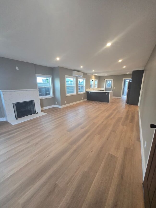 Building Photo - Beautifully Renovated Home in Oakland!