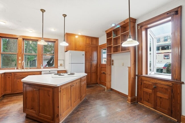 Building Photo - Private House on iuka ave Ravine – Central Campus – Newly Renovated - Flexible Pricing