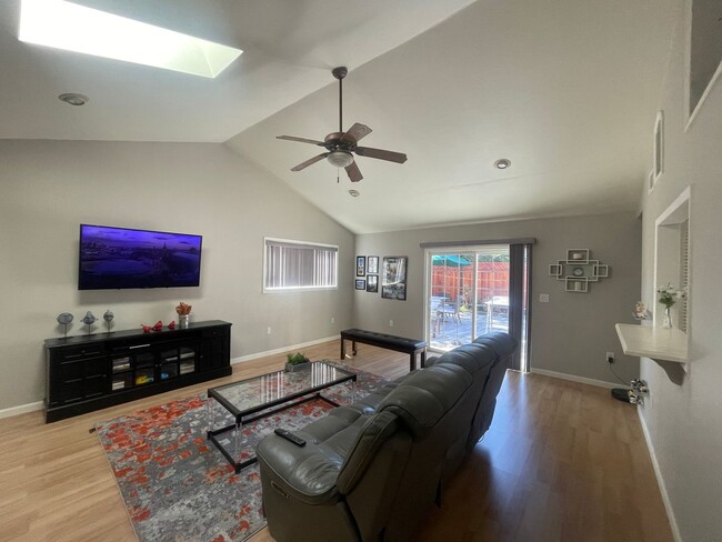 Building Photo - Recently updated 3 bedroom 2 bath Fremont ...