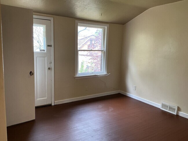Building Photo - 3139 N 44th St