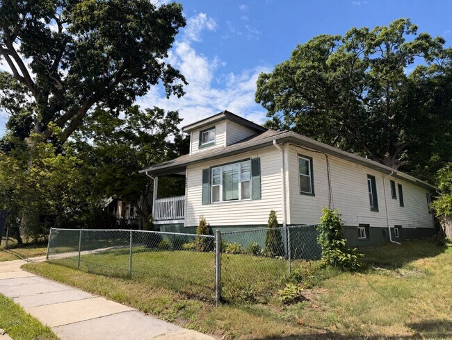 Building Photo - Stunning 3 bedroom 2 bathroom single family house available in Asbury Park!