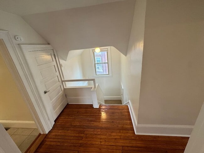 Building Photo - 5603 Fair Oaks St