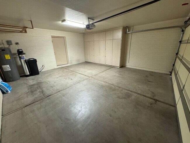 Building Photo - Beautifully Updated  2 Bed - 2 Bath Home in 55 Plus Community in Sunland Village - Mesa, AZ