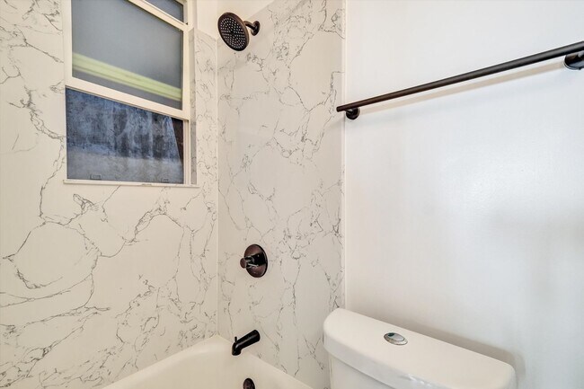 Building Photo - Private Furnished Bedroom in Shared Apartment
