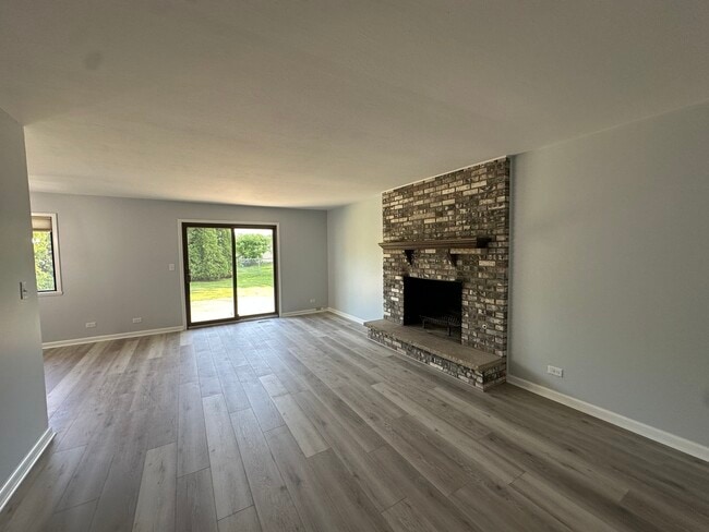 Building Photo - 190 Bourne Ln