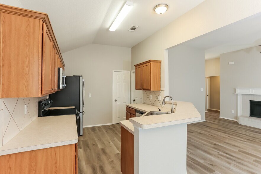 Building Photo - 1302 Hidden Glade Dr