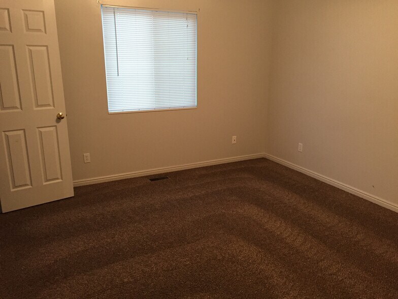 Building Photo - 156 W 1190 N