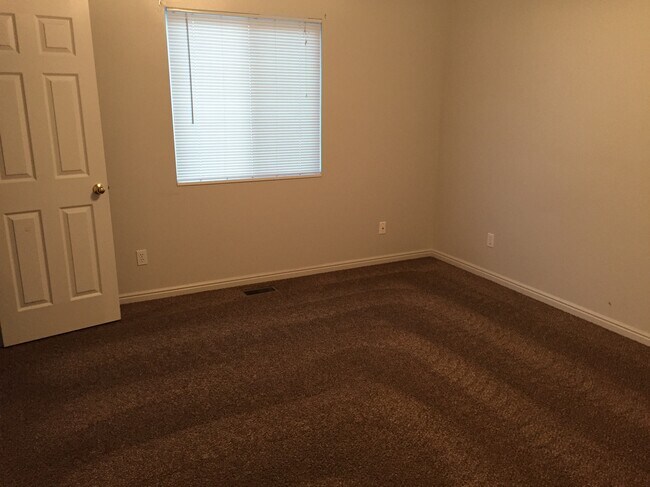 Building Photo - 156 W 1190 N