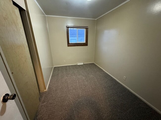 Building Photo - 739 Sherman Ave