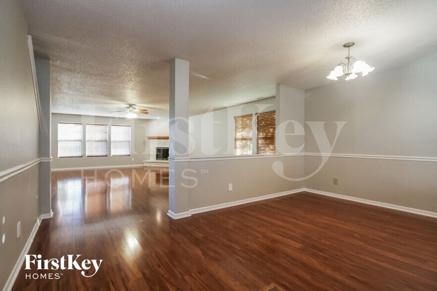 Building Photo - 945 Brookhaven Dr