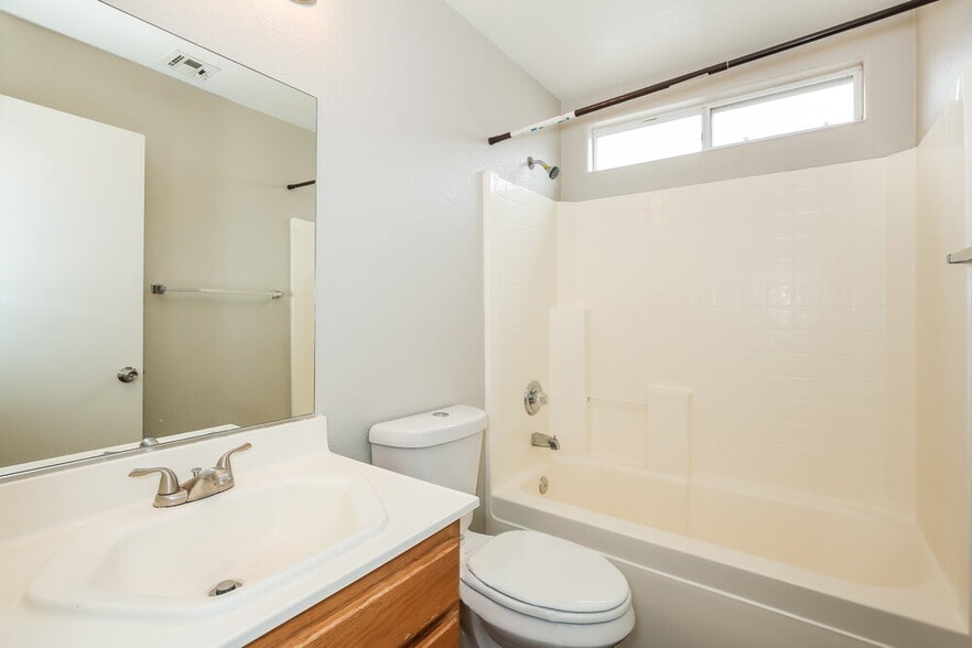 Building Photo - 438 River Glider Ave