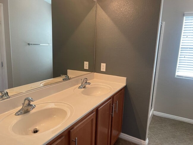 Building Photo - 2359 Koho Dr