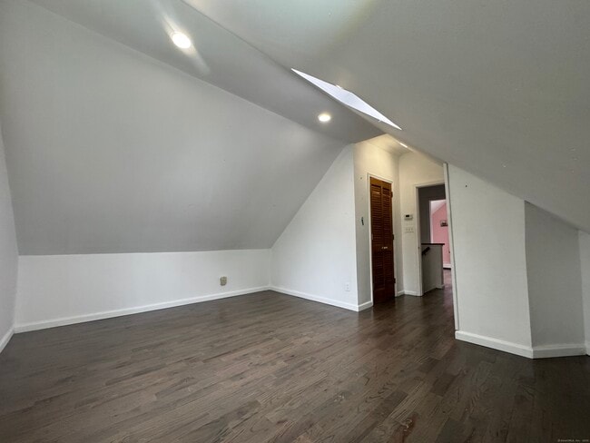 Building Photo - 165 Greenfield Dr
