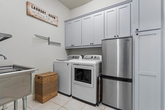 Building Photo - 3367 Vasquez Pl