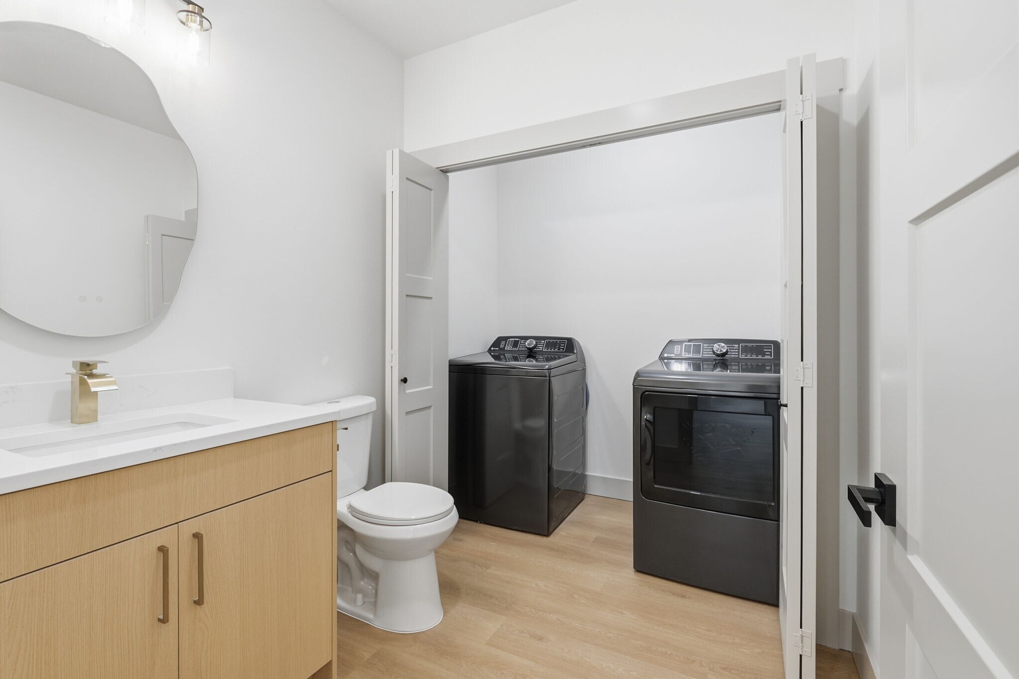 Building Photo - 437 NE Fargo St