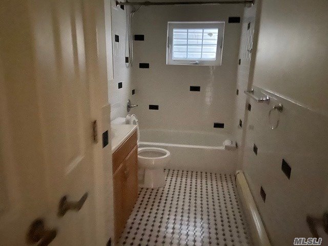 Building Photo - 1024 Broadway