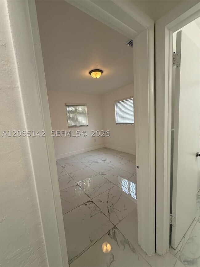Building Photo - 3177 SW 27th St
