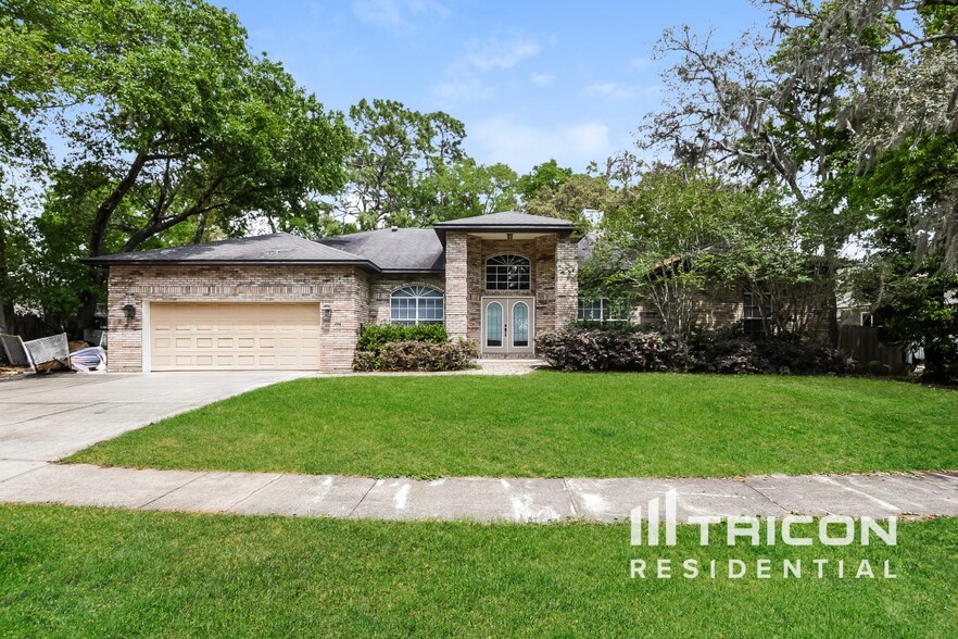 Primary Photo - 258 Shady Oaks Cir