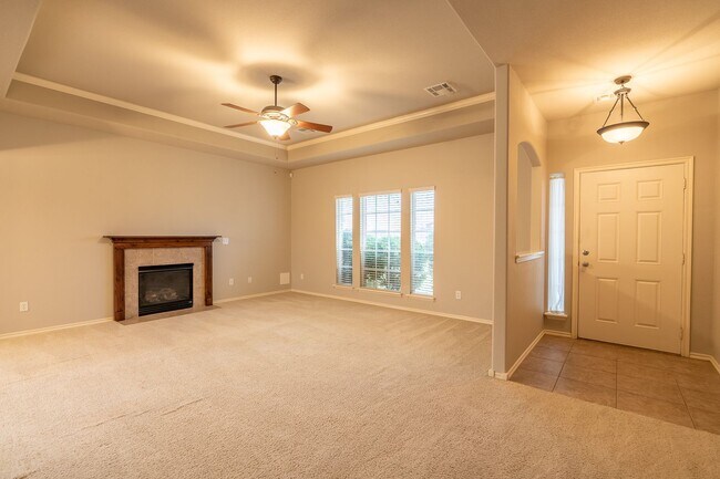Building Photo - Beautiful 3 bed / 2 bath in New Tulsa!