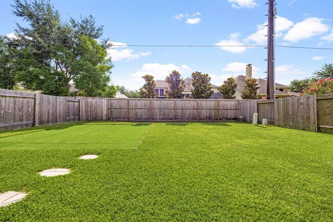 Building Photo - 6403 Applewood Forest Dr
