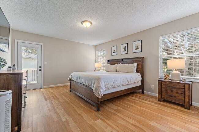 Building Photo - 18213 SE Fairview Cir