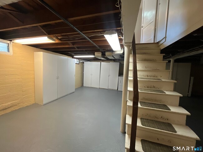 Building Photo - 65 Buell St