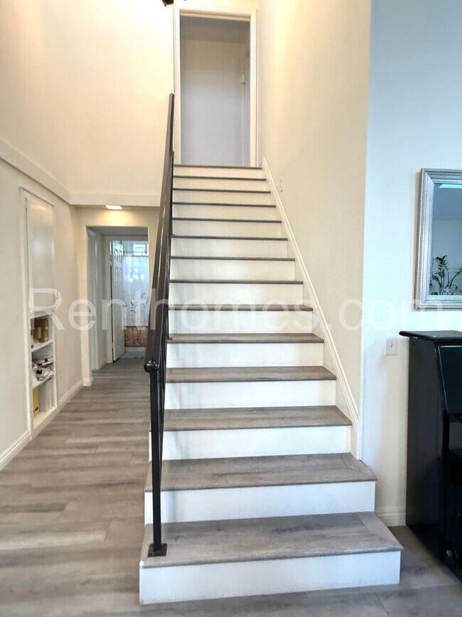 Building Photo - 10990 Red Rock Dr