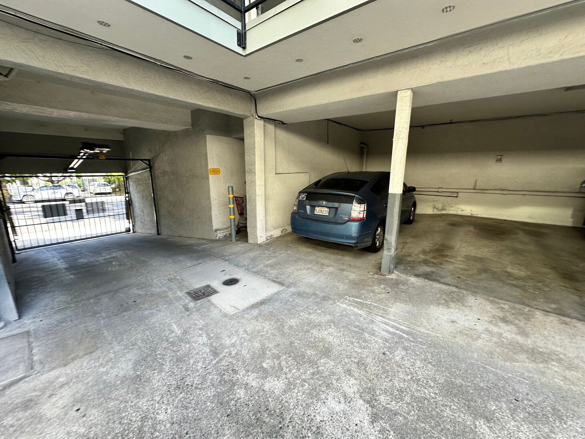 Building Photo - 3877 Howe St