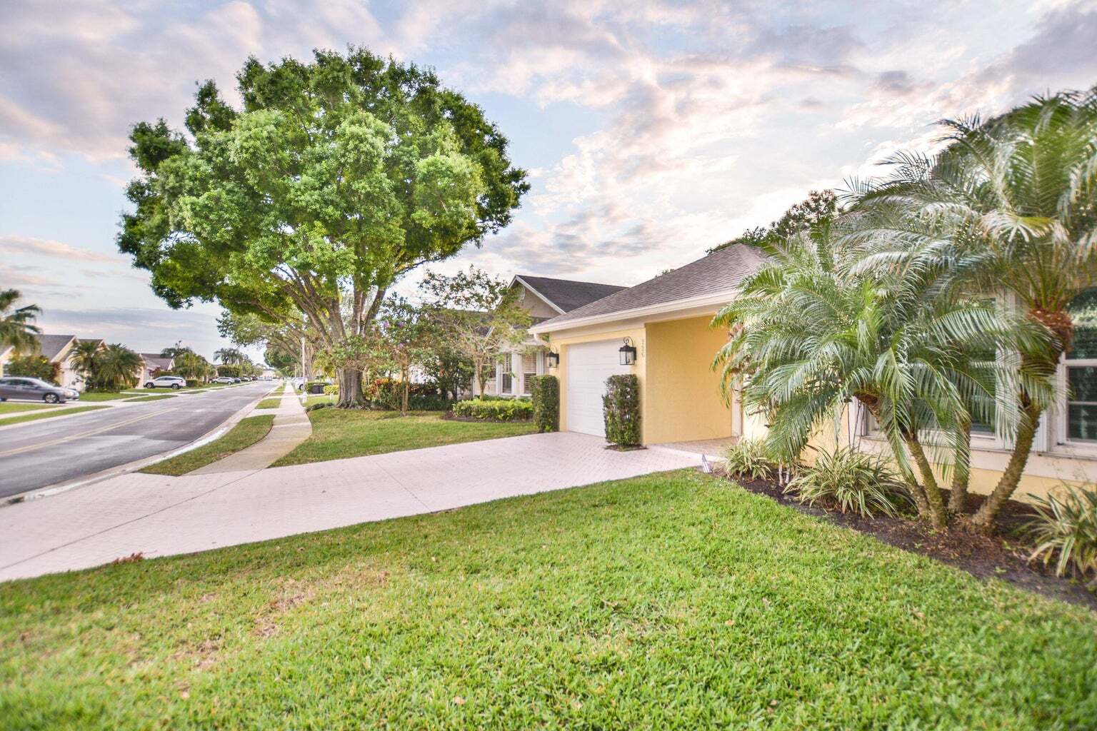 Building Photo - 226 Moccasin Trl W