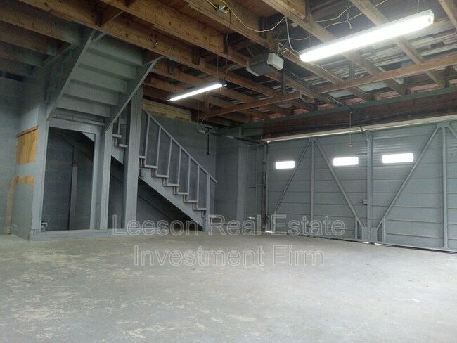 Building Photo - 802 Jefferson St