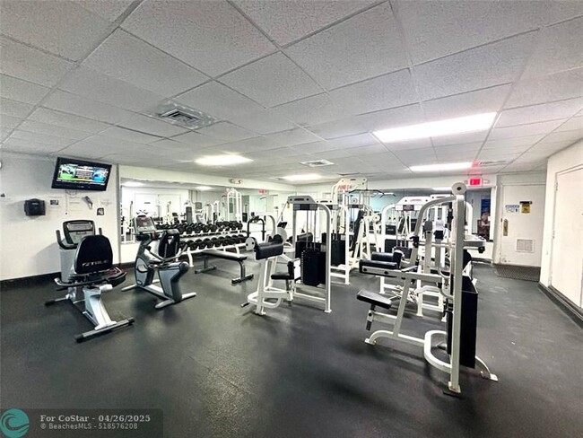 Building Photo - 3725 S Ocean Dr