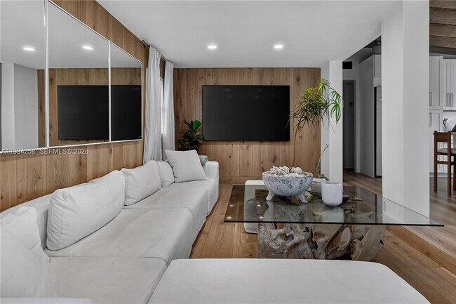 Building Photo - 3138 SW 15th St