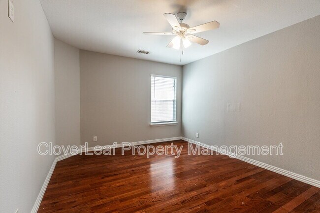 Building Photo - 106 Red Willow