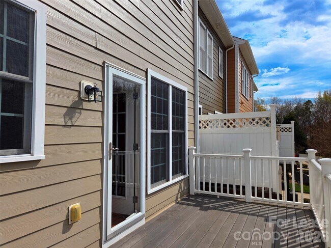 Building Photo - 1114 Drayton Ct