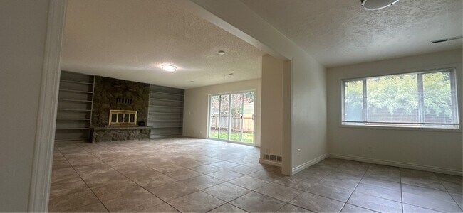 Building Photo - 938 Madison St