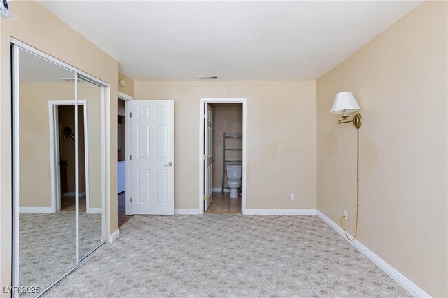 Building Photo - 7300 W Pirates Cove Rd